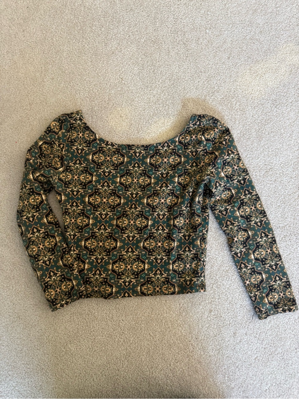 Forever 21 Green Patterned Long Sleeve Scoop Neck Top